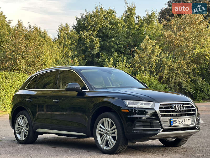 Внедорожник / Кроссовер Audi Q5 2017 в 