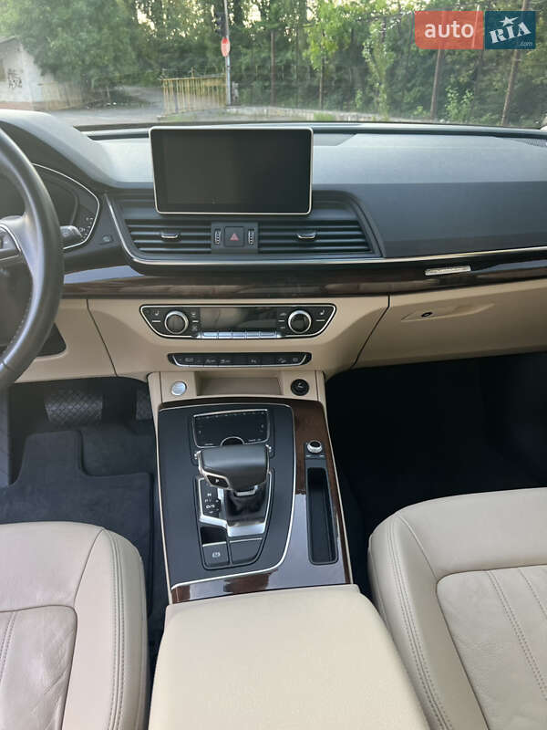 Внедорожник / Кроссовер Audi Q5 2017 в Ровно