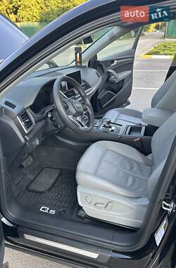 Внедорожник / Кроссовер Audi Q5 2018 в 