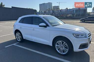 Внедорожник / Кроссовер Audi Q5 2018 в 
