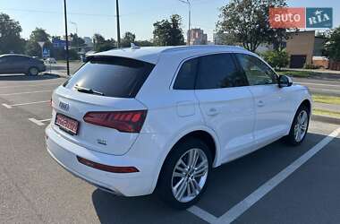 Внедорожник / Кроссовер Audi Q5 2018 в 