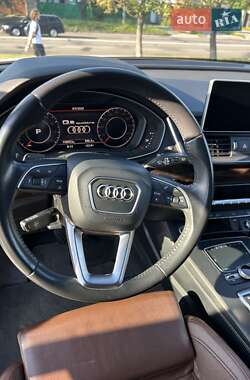 Внедорожник / Кроссовер Audi Q5 2018 в 