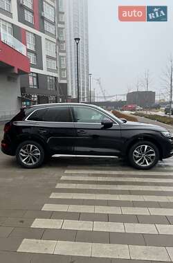 Внедорожник / Кроссовер Audi Q5 2021 в 