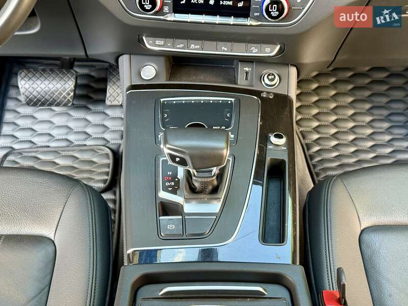 Внедорожник / Кроссовер Audi Q5 2020 в Днепре