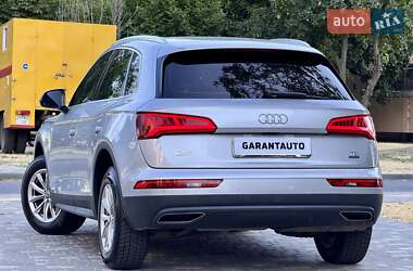 Внедорожник / Кроссовер Audi Q5 2018 в 