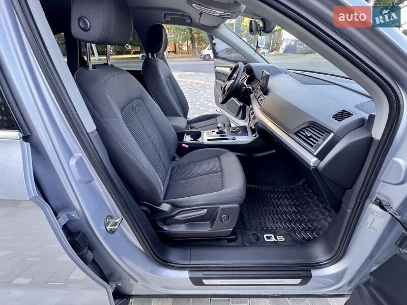 Позашляховик / Кросовер Audi Q5 2017 в Одесі