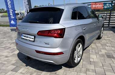 Внедорожник / Кроссовер Audi Q5 2018 в 