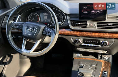 Внедорожник / Кроссовер Audi Q5 2017 в 