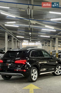 Внедорожник / Кроссовер Audi Q5 2018 в 