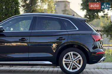 Внедорожник / Кроссовер Audi Q5 2021 в 