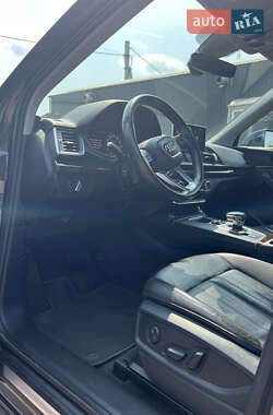 Внедорожник / Кроссовер Audi Q5 2018 в 