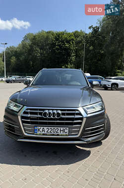 Внедорожник / Кроссовер Audi Q5 2018 в 