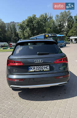 Внедорожник / Кроссовер Audi Q5 2018 в 