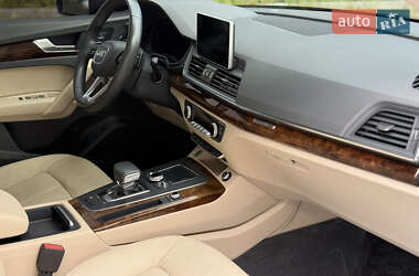 Внедорожник / Кроссовер Audi Q5 2017 в 