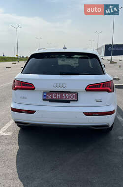 Внедорожник / Кроссовер Audi Q5 2018 в 