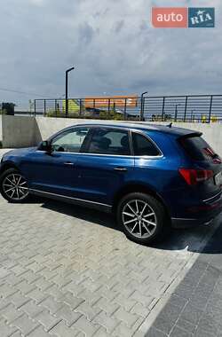 Позашляховик / Кросовер Audi Q5 2015 в 