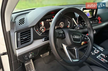 Внедорожник / Кроссовер Audi Q5 2017 в 