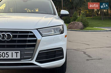 Внедорожник / Кроссовер Audi Q5 2018 в 