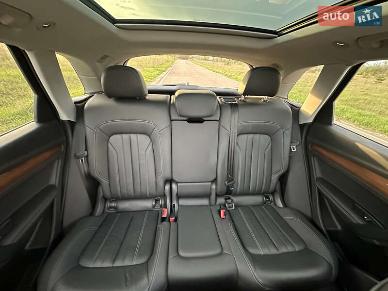 Внедорожник / Кроссовер Audi Q5 2021 в Киеве