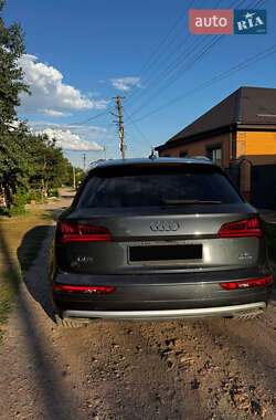 Внедорожник / Кроссовер Audi Q5 2017 в 