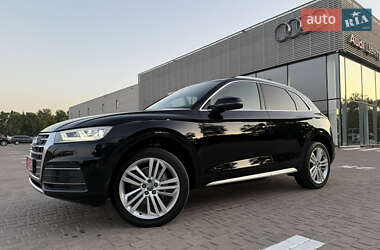 Внедорожник / Кроссовер Audi Q5 2018 в 