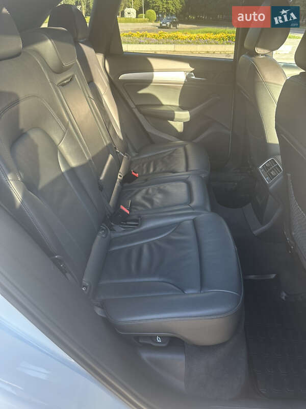 Внедорожник / Кроссовер Audi Q5 2015 в Ровно