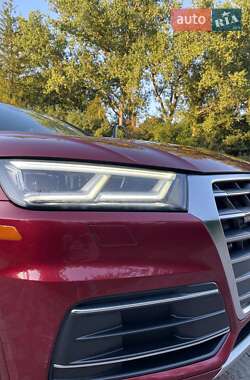 Внедорожник / Кроссовер Audi Q5 2017 в 