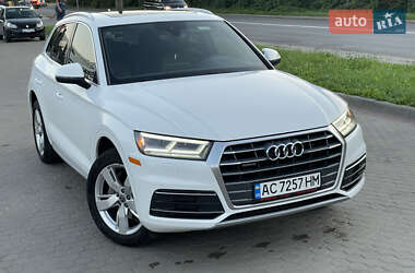 Внедорожник / Кроссовер Audi Q5 2018 в 