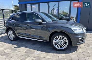Внедорожник / Кроссовер Audi Q5 2017 в 