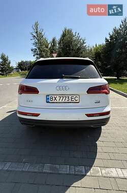 Позашляховик / Кросовер Audi Q5 2017 в 