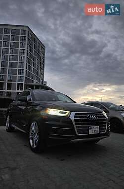 Внедорожник / Кроссовер Audi Q5 2018 в 