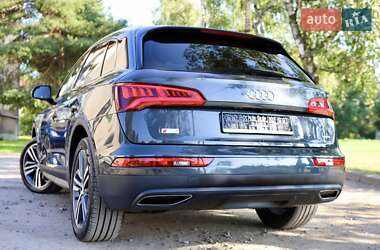 Внедорожник / Кроссовер Audi Q5 2018 в 