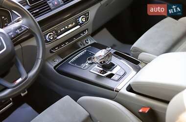 Внедорожник / Кроссовер Audi Q5 2018 в 