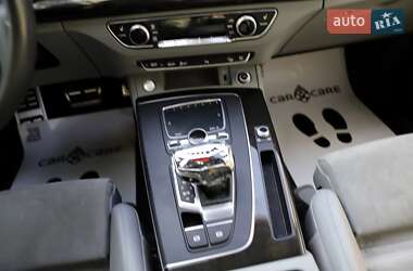Внедорожник / Кроссовер Audi Q5 2018 в 