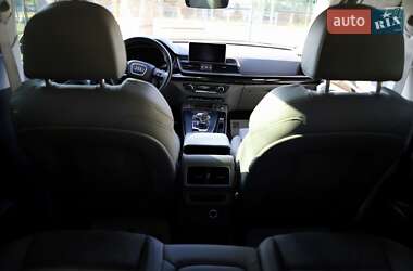 Внедорожник / Кроссовер Audi Q5 2018 в 