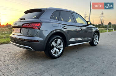 Внедорожник / Кроссовер Audi Q5 2018 в 