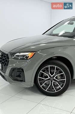 Внедорожник / Кроссовер Audi Q5 2022 в 