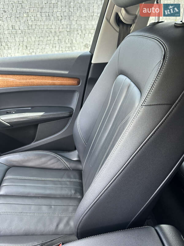 Внедорожник / Кроссовер Audi Q5 2021 в Луцке