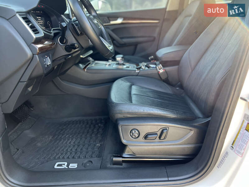 Внедорожник / Кроссовер Audi Q5 2018 в Ровно