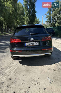 Внедорожник / Кроссовер Audi Q5 2018 в 