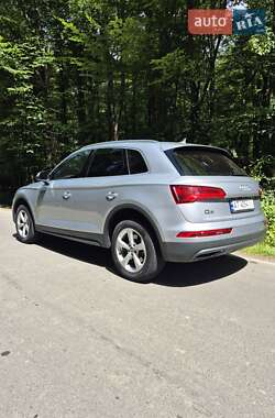Внедорожник / Кроссовер Audi Q5 2017 в 