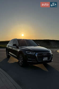 Внедорожник / Кроссовер Audi Q5 2017 в 
