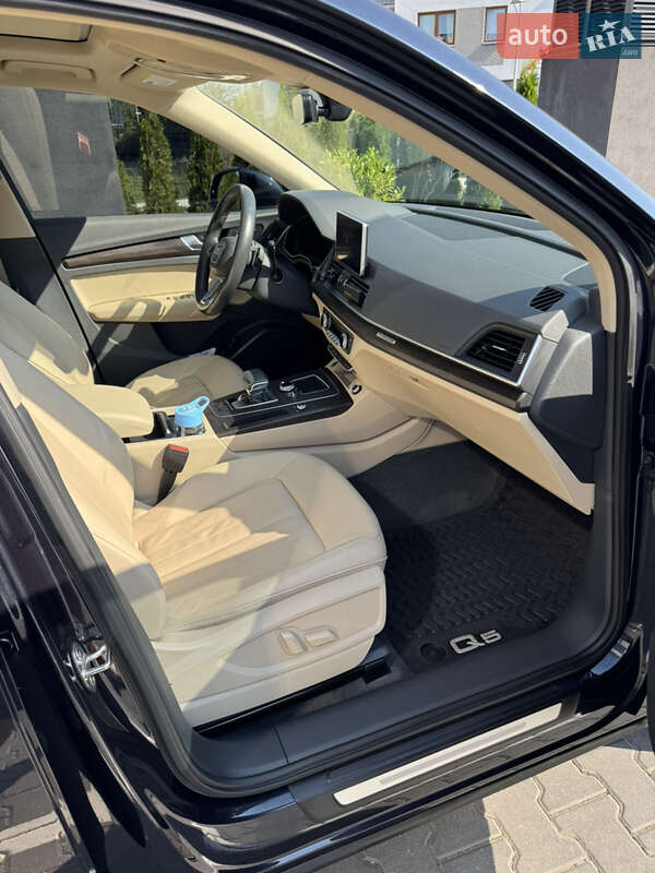 Внедорожник / Кроссовер Audi Q5 2018 в Ужгороде