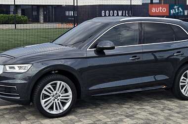 Внедорожник / Кроссовер Audi Q5 2018 в 
