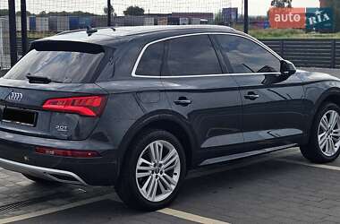 Внедорожник / Кроссовер Audi Q5 2018 в 
