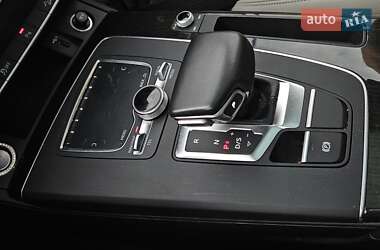 Внедорожник / Кроссовер Audi Q5 2018 в 