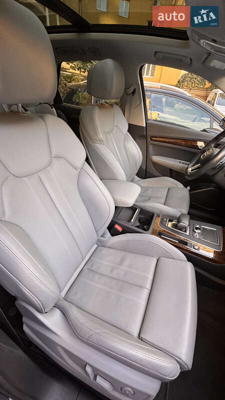 Внедорожник / Кроссовер Audi Q5 2017 в Софиевской Борщаговке