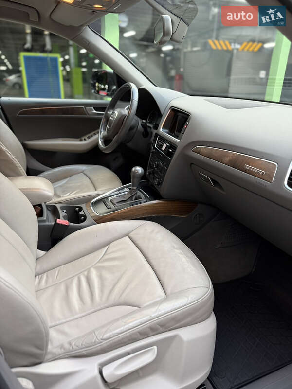Внедорожник / Кроссовер Audi Q5 2010 в Киеве