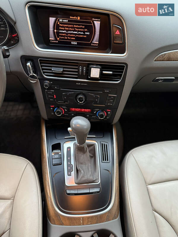 Внедорожник / Кроссовер Audi Q5 2010 в Киеве