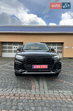 Внедорожник / Кроссовер Audi Q5 2021 в 